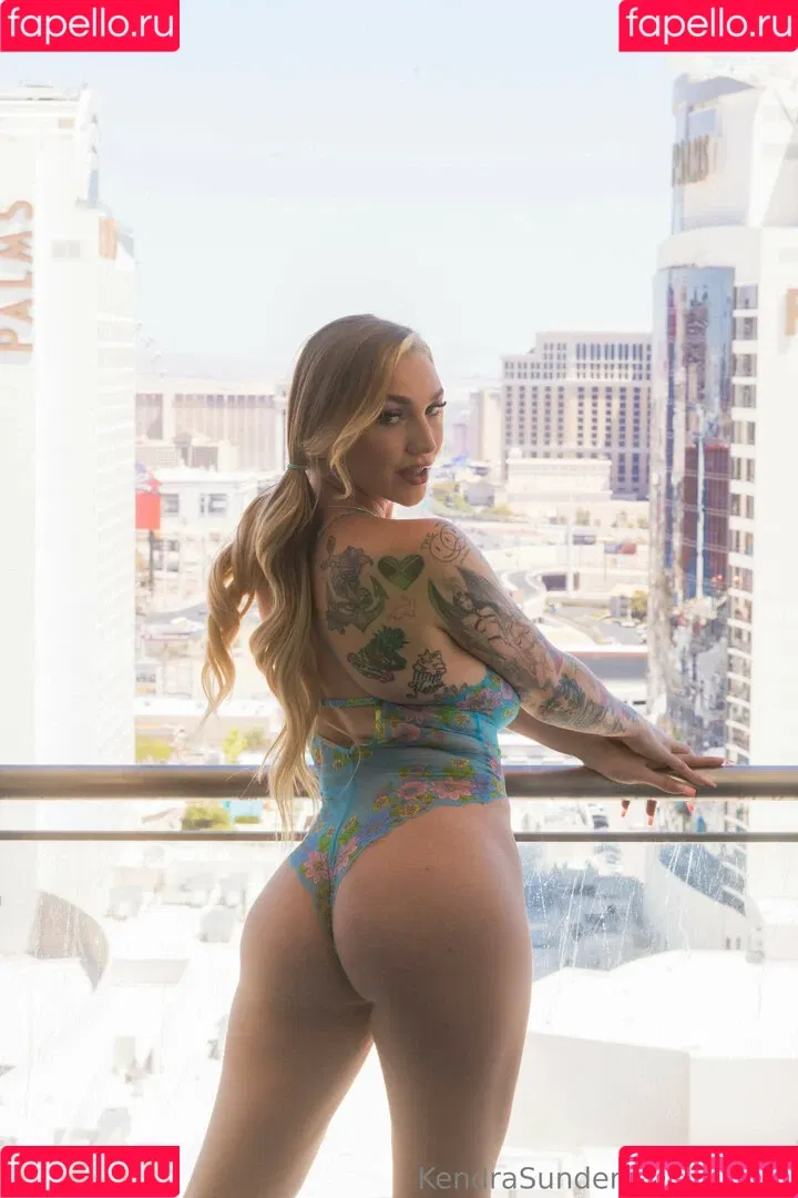 Kendra Sunderland / kslibrarygirl / therealkslibrarygirl Onlyfans Photo Gallery 