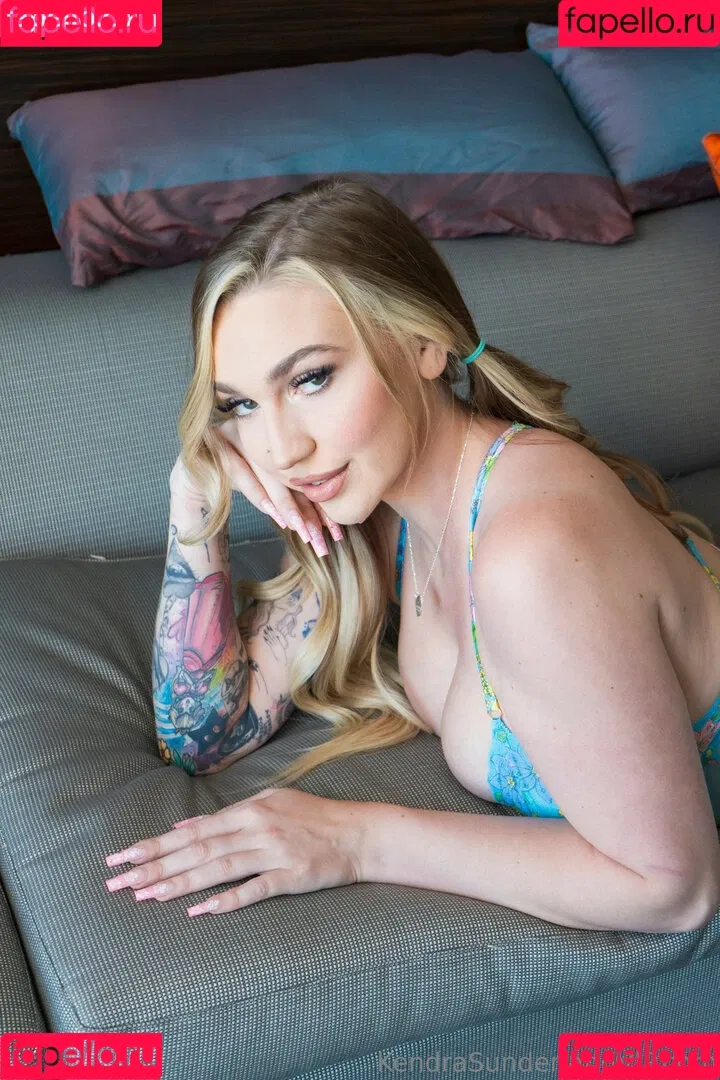 Kendra Sunderland / kslibrarygirl / therealkslibrarygirl Onlyfans Photo Gallery 