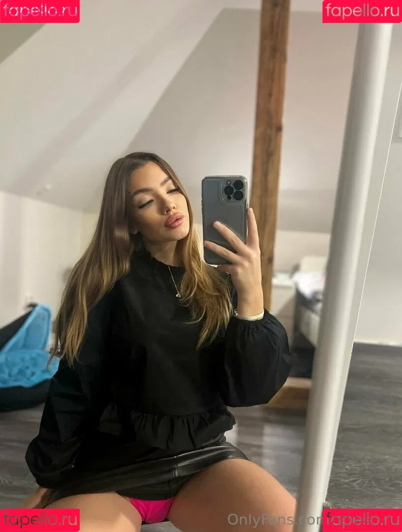 cosmicgorls / ellissaaa Onlyfans Photo Gallery 