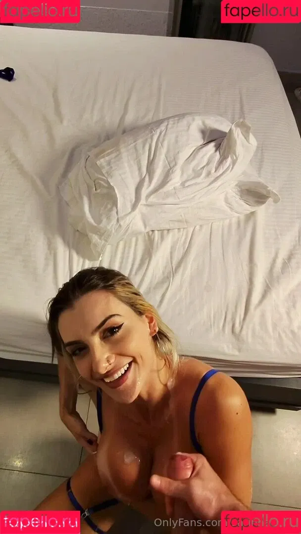 Sarah Caus / caustotal / sarahcaus Onlyfans Photo Gallery 