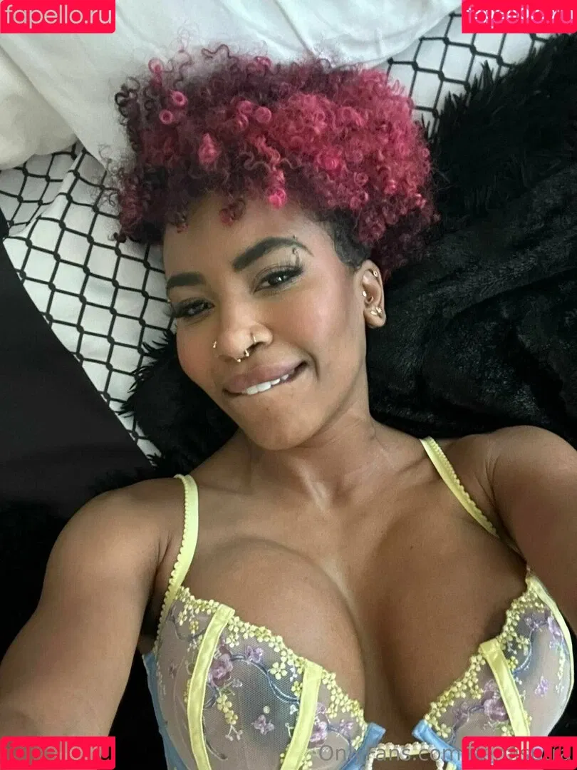 Demi Sutra / DemiSutra Onlyfans Photo Gallery 