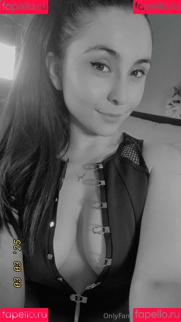 emilyhill / emilyhillxoxo Onlyfans Photo Gallery 