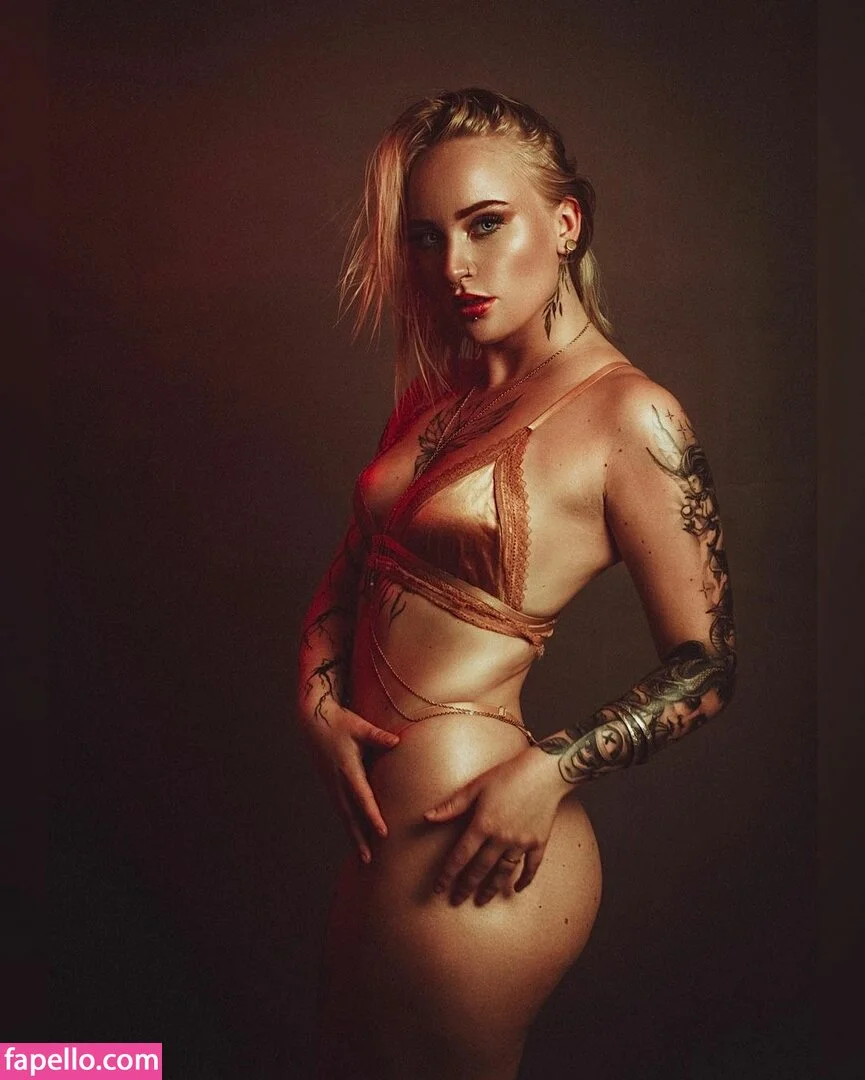 Mila Orriols / milafique Onlyfans Photo Gallery 