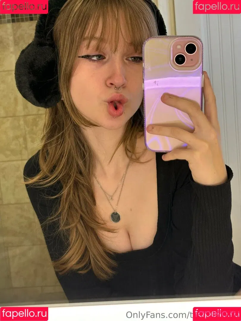 teenzybella Onlyfans Photo Gallery 