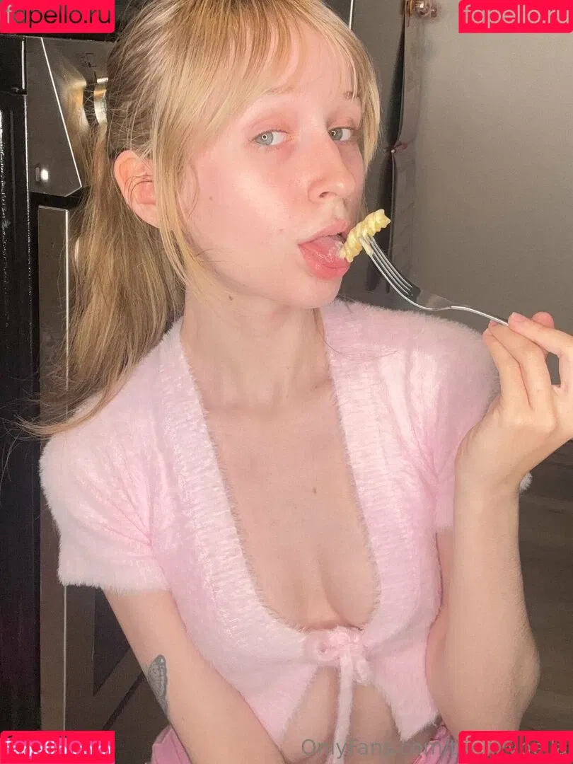teenzybella Onlyfans Photo Gallery 
