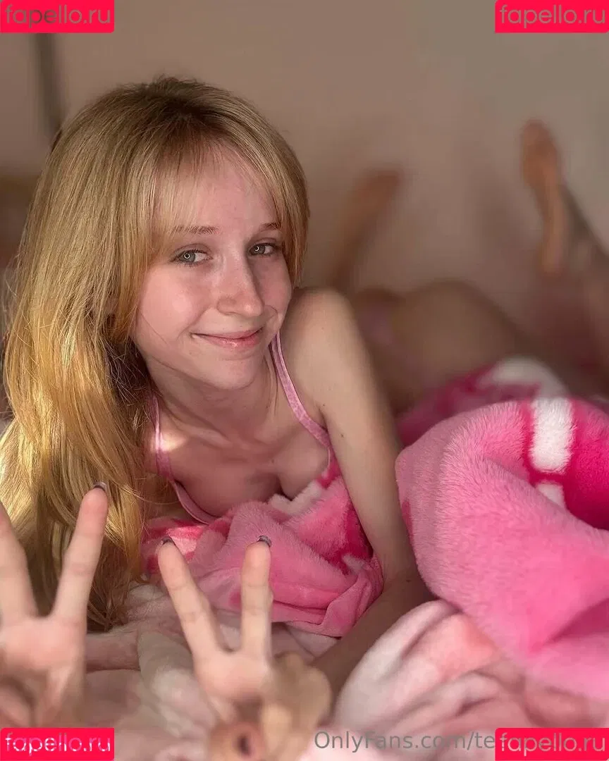 teenzybella Onlyfans Photo Gallery 