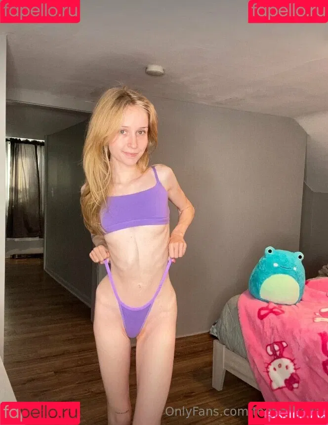 teenzybella Onlyfans Photo Gallery 
