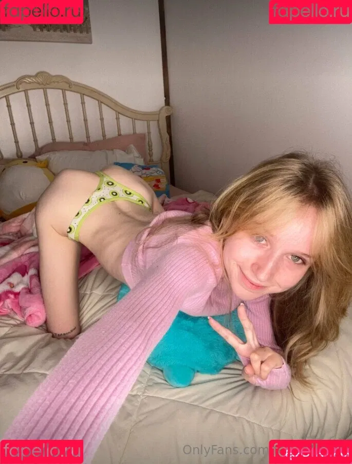 teenzybella Onlyfans Photo Gallery 