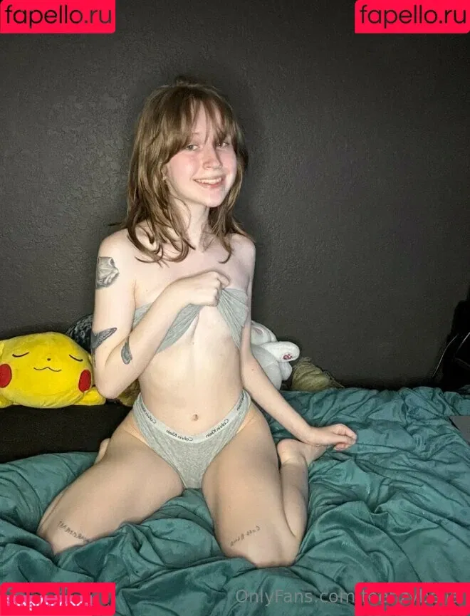 teenzybella Onlyfans Photo Gallery 
