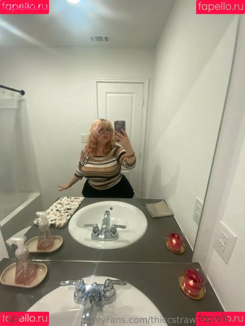 thiccstrawberryspam Onlyfans Photo Gallery 