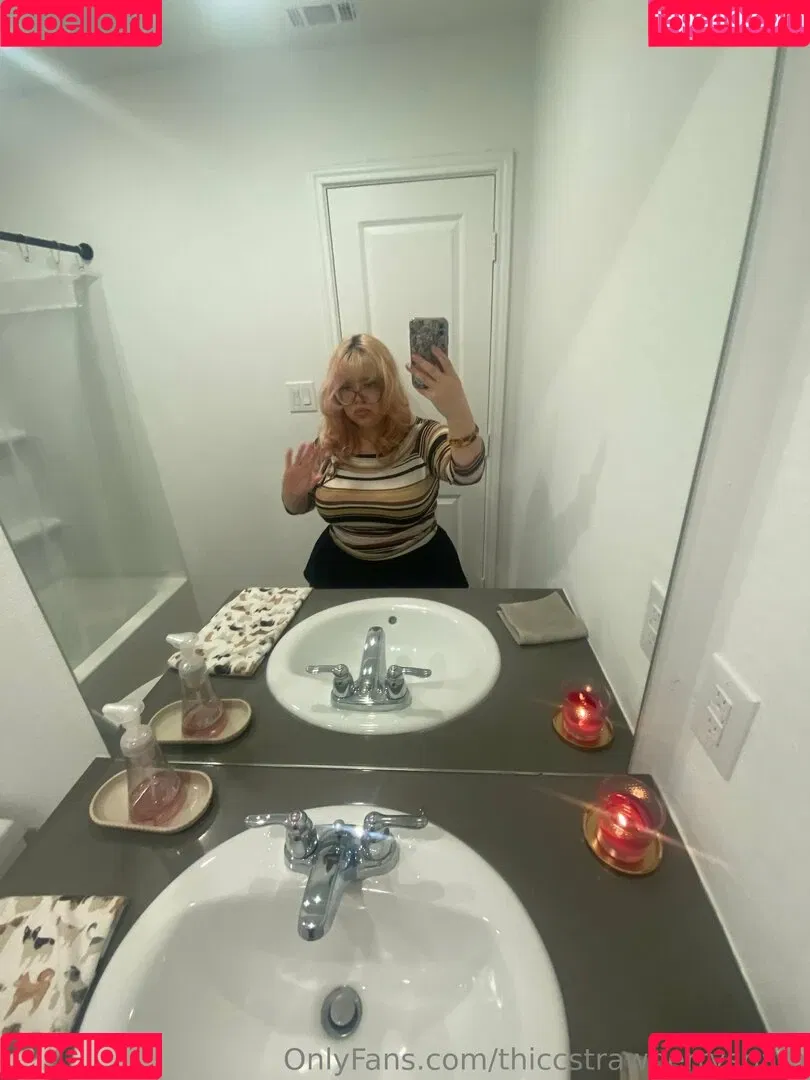 thiccstrawberryspam Onlyfans Photo Gallery 