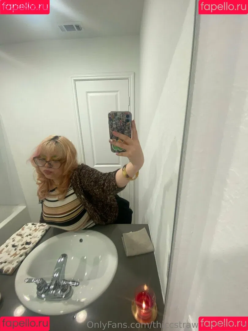 thiccstrawberryspam Onlyfans Photo Gallery 