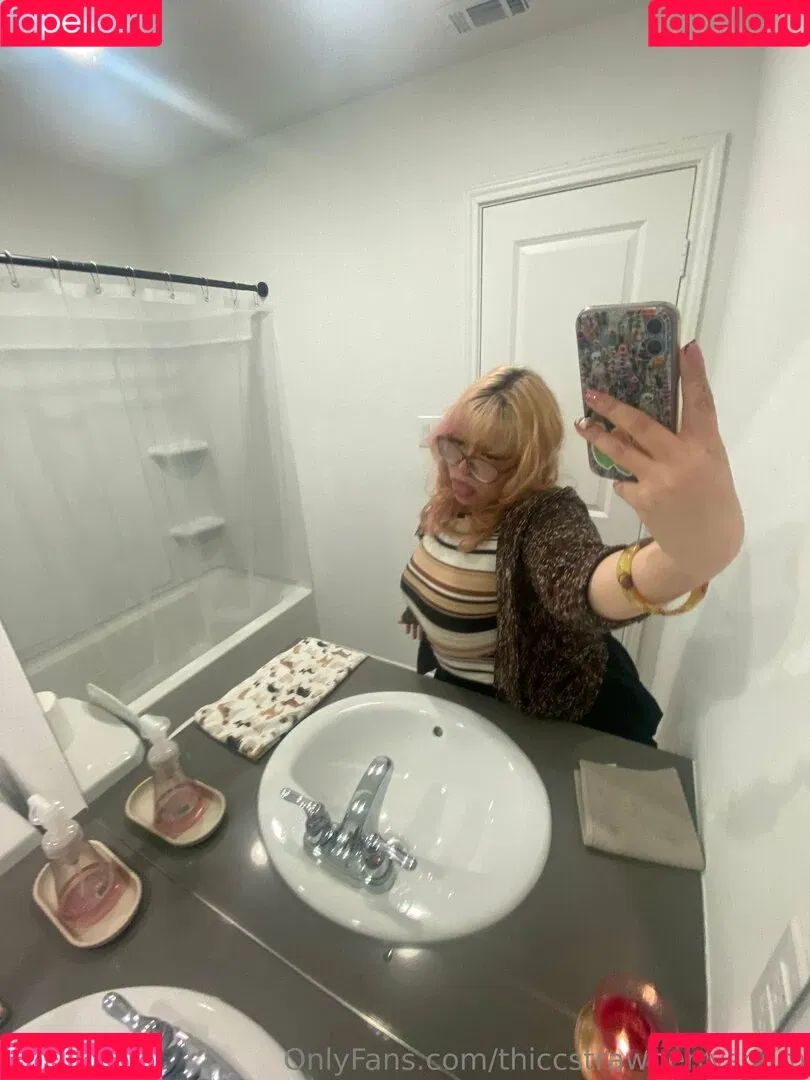 thiccstrawberryspam Onlyfans Photo Gallery 