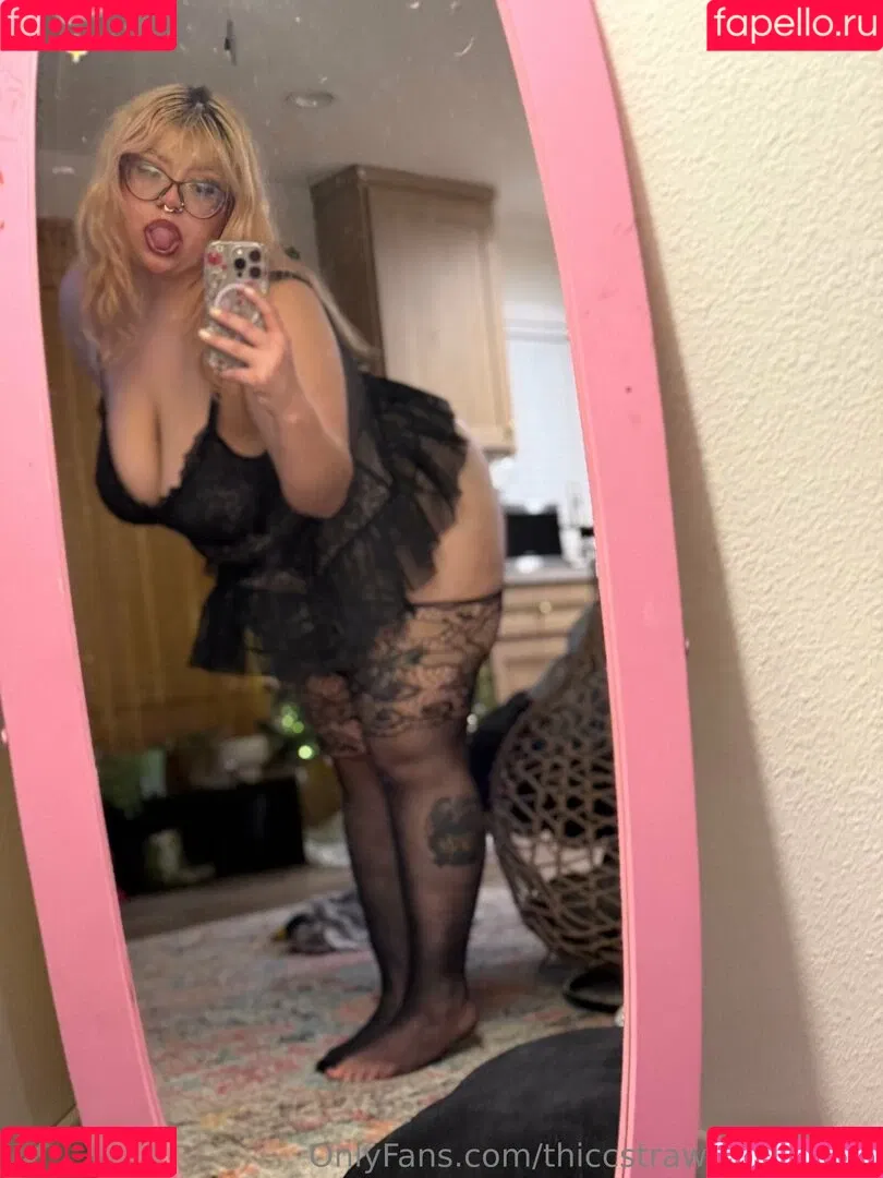 thiccstrawberryspam Onlyfans Photo Gallery 