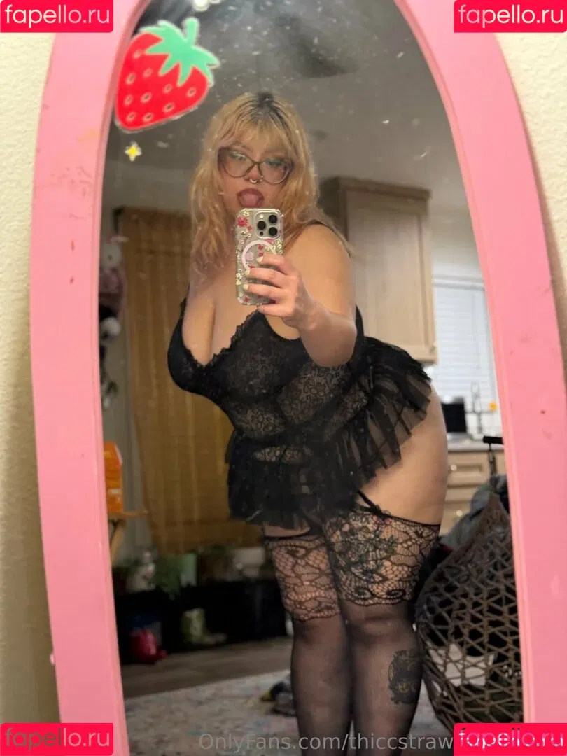 thiccstrawberryspam Onlyfans Photo Gallery 