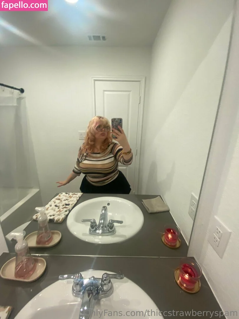 thiccstrawberryspam Onlyfans Photo Gallery 