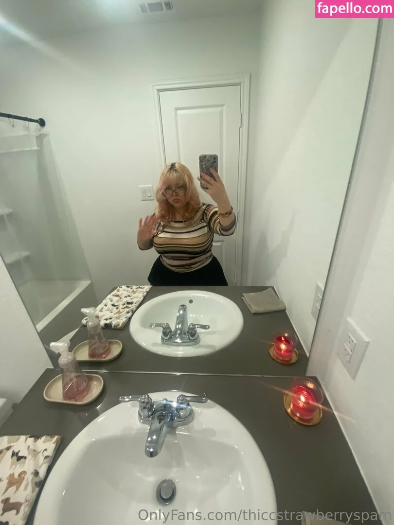 thiccstrawberryspam Onlyfans Photo Gallery 