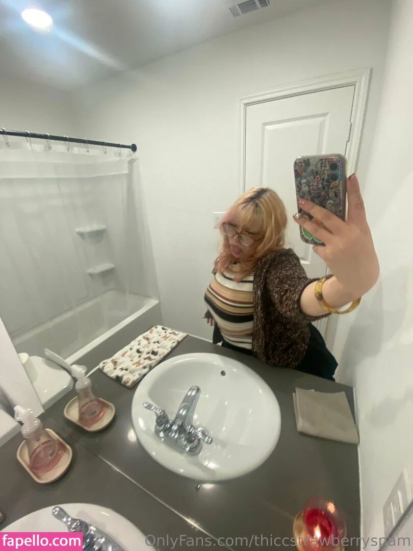 thiccstrawberryspam Onlyfans Photo Gallery 