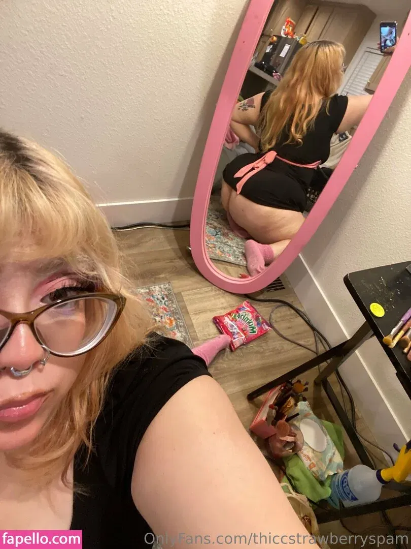 thiccstrawberryspam Onlyfans Photo Gallery 