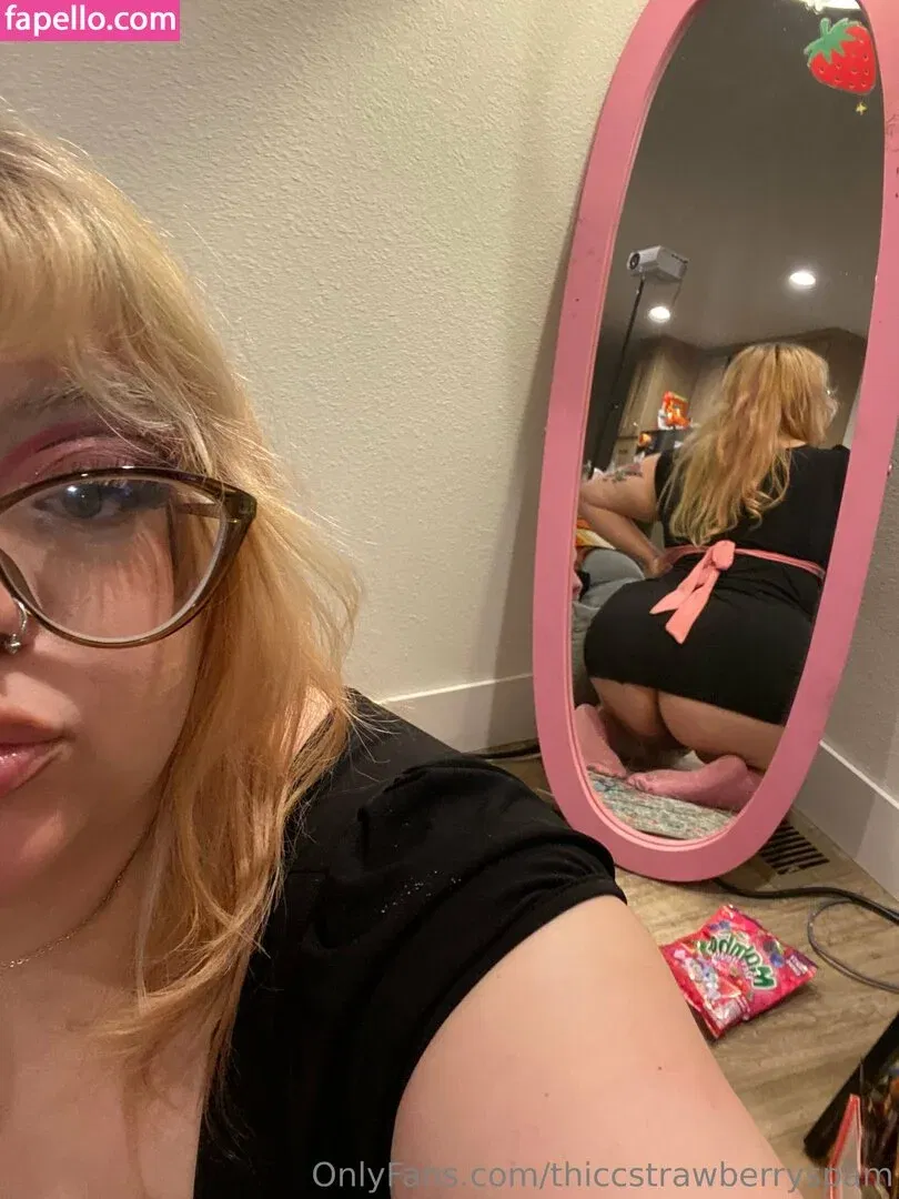 thiccstrawberryspam Onlyfans Photo Gallery 