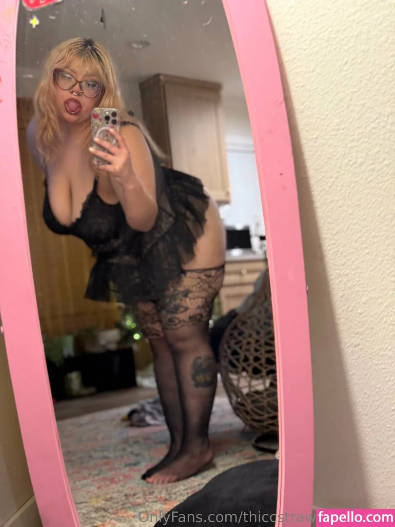 thiccstrawberryspam Onlyfans Photo Gallery 