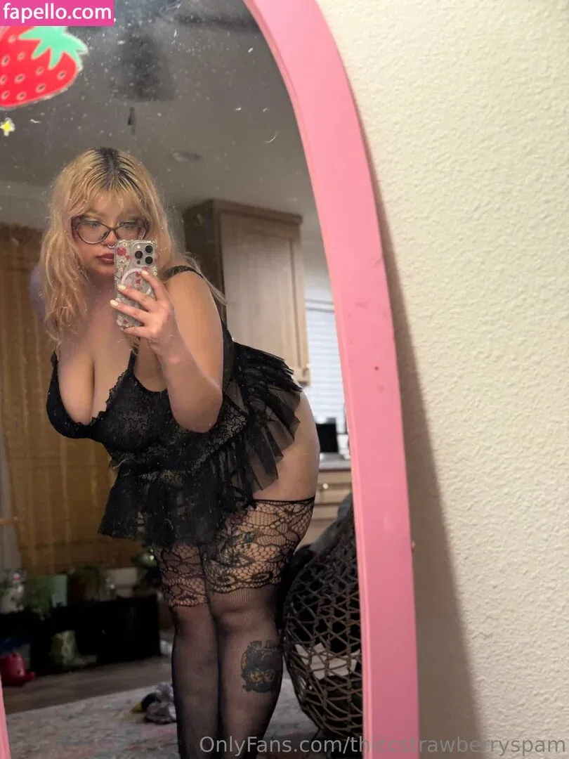 thiccstrawberryspam Onlyfans Photo Gallery 