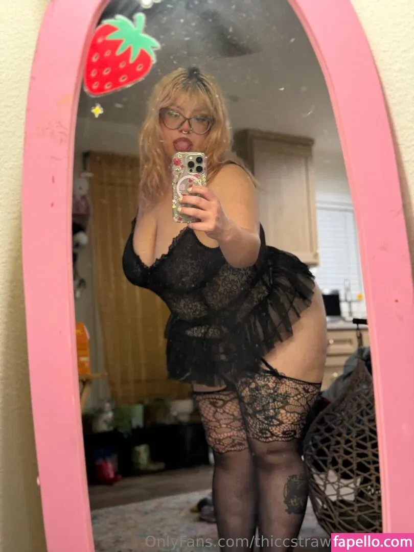thiccstrawberryspam Onlyfans Photo Gallery 