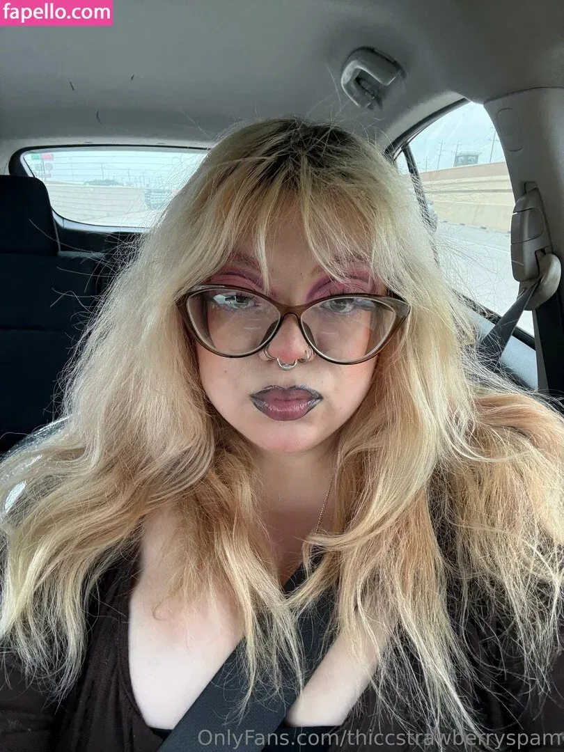 thiccstrawberryspam Onlyfans Photo Gallery 