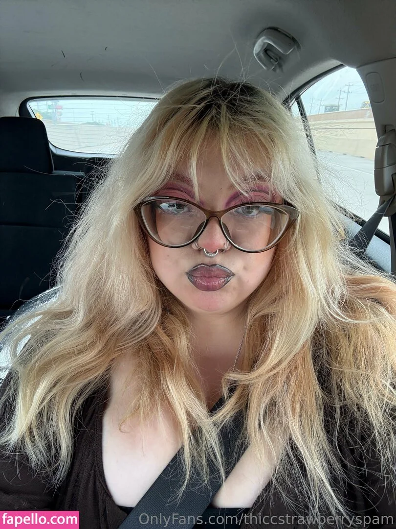 thiccstrawberryspam Onlyfans Photo Gallery 