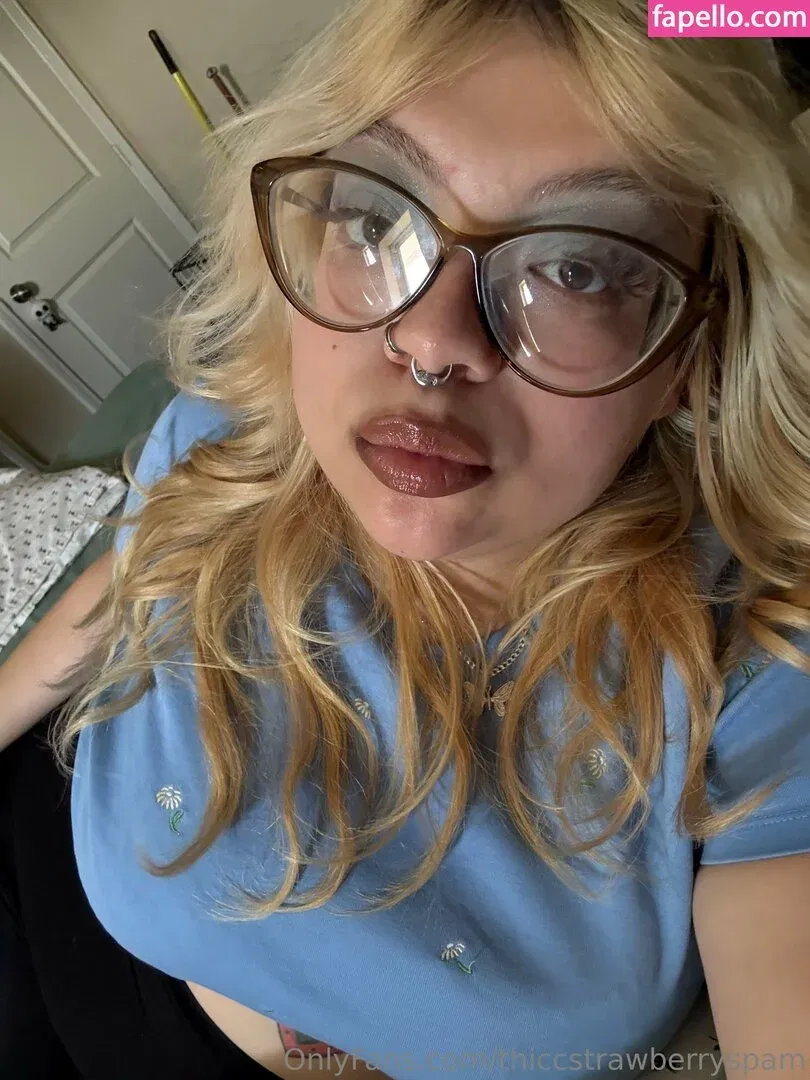 thiccstrawberryspam Onlyfans Photo Gallery 