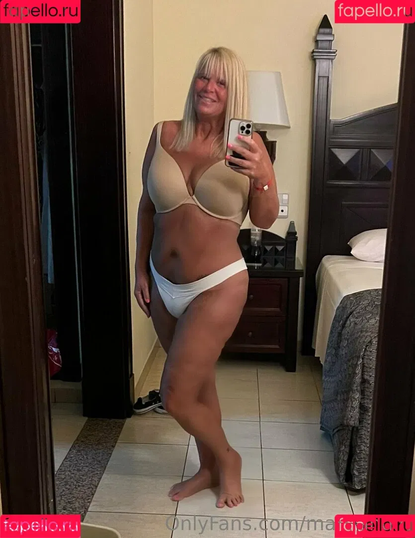 Bailey Buttner / Karen Buttner / Karen Pennington / Karensgalaxy / Martiangirl / Martiangirl1 / karen.buttner Onlyfans Photo Gallery 