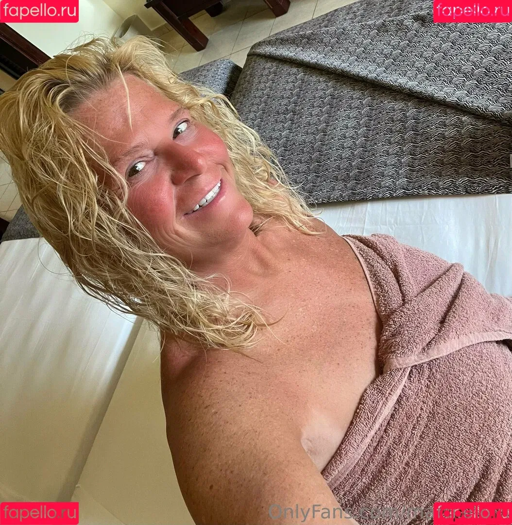 Bailey Buttner / Karen Buttner / Karen Pennington / Karensgalaxy / Martiangirl / Martiangirl1 / karen.buttner Onlyfans Photo Gallery 