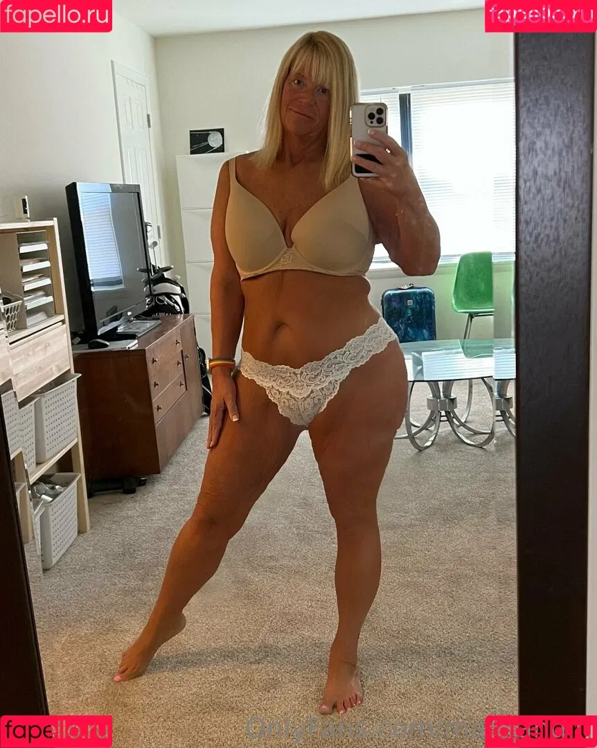 Bailey Buttner / Karen Buttner / Karen Pennington / Karensgalaxy / Martiangirl / Martiangirl1 / karen.buttner Onlyfans Photo Gallery 