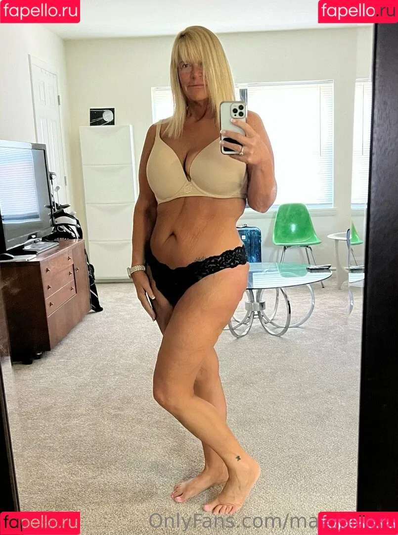 Bailey Buttner / Karen Buttner / Karen Pennington / Karensgalaxy / Martiangirl / Martiangirl1 / karen.buttner Onlyfans Photo Gallery 
