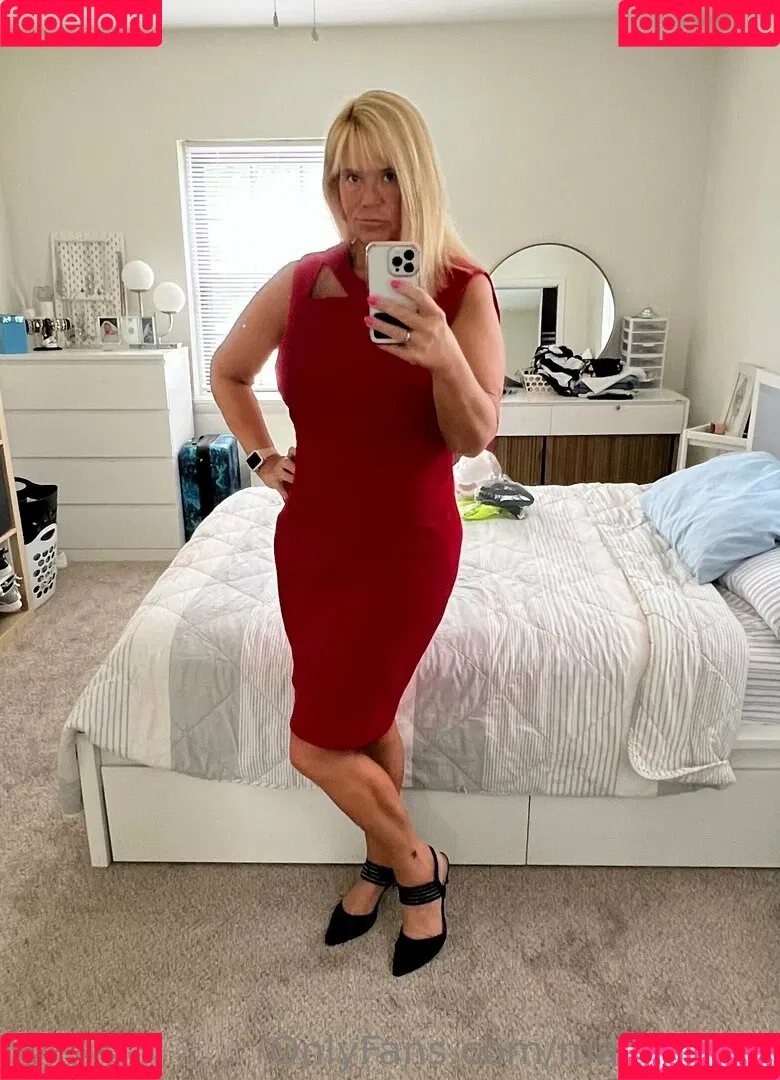 Bailey Buttner / Karen Buttner / Karen Pennington / Karensgalaxy / Martiangirl / Martiangirl1 / karen.buttner Onlyfans Photo Gallery 