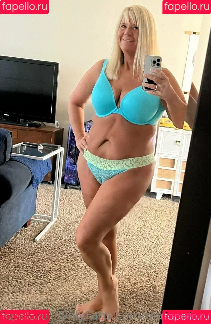 Bailey Buttner / Karen Buttner / Karen Pennington / Karensgalaxy / Martiangirl / Martiangirl1 / karen.buttner Onlyfans Photo Gallery 