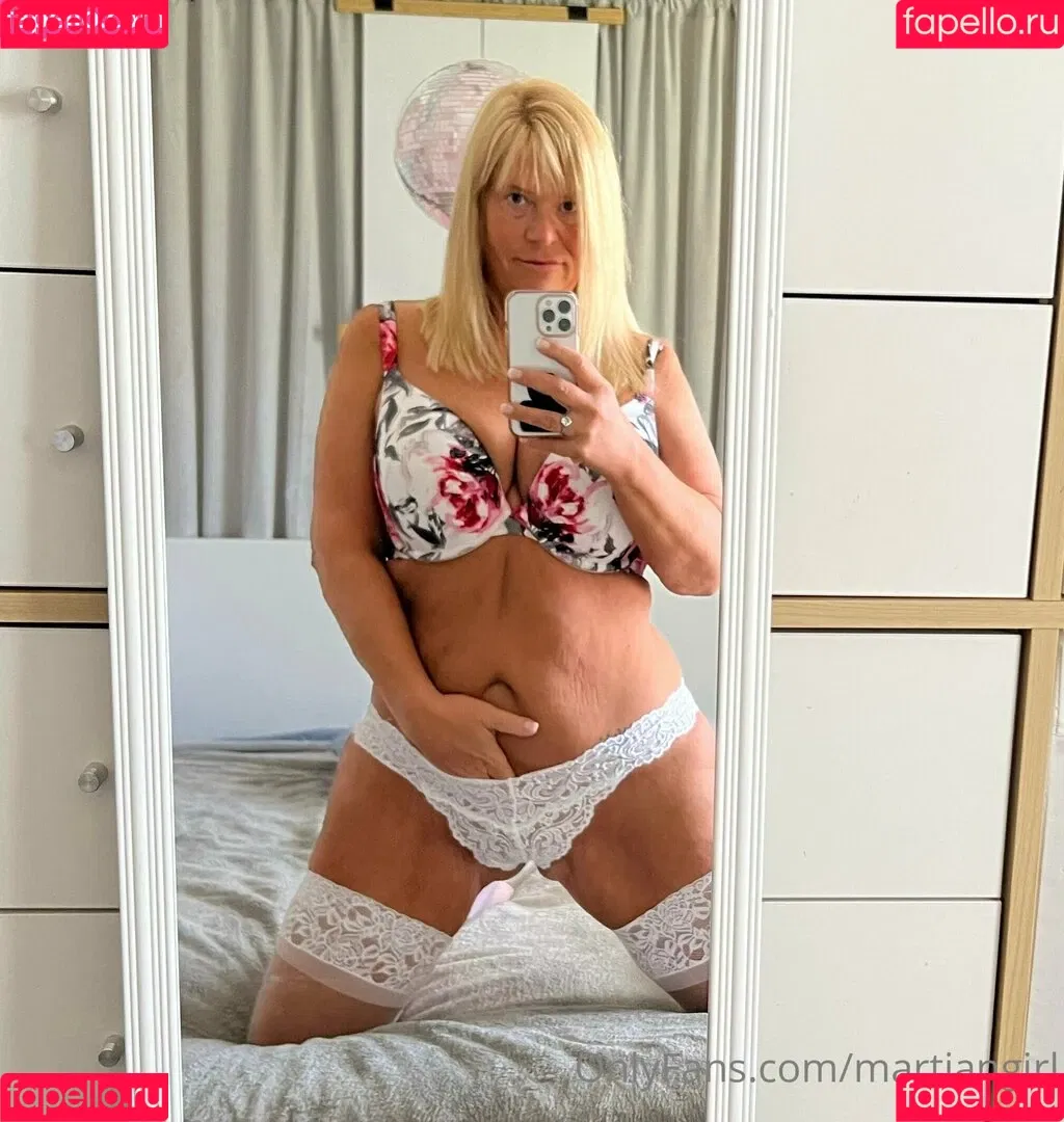 Bailey Buttner / Karen Buttner / Karen Pennington / Karensgalaxy / Martiangirl / Martiangirl1 / karen.buttner Onlyfans Photo Gallery 