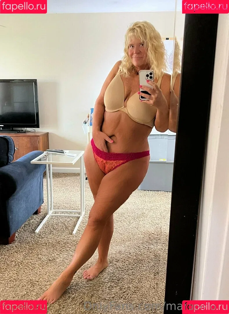 Bailey Buttner / Karen Buttner / Karen Pennington / Karensgalaxy / Martiangirl / Martiangirl1 / karen.buttner Onlyfans Photo Gallery 