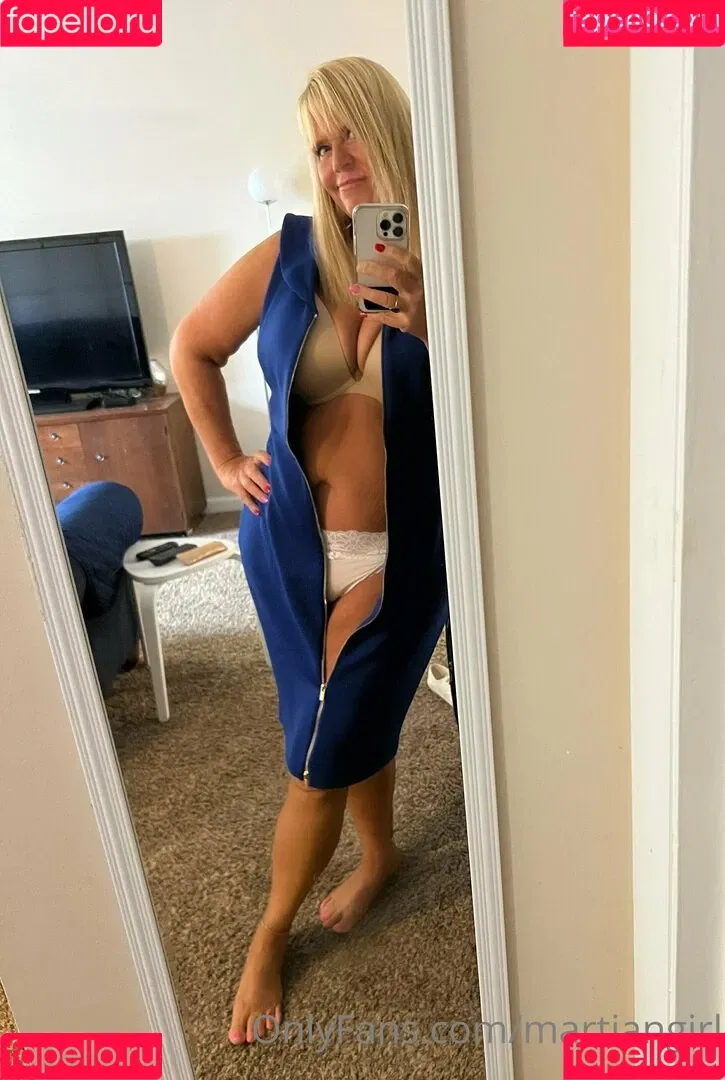 Bailey Buttner / Karen Buttner / Karen Pennington / Karensgalaxy / Martiangirl / Martiangirl1 / karen.buttner Onlyfans Photo Gallery 