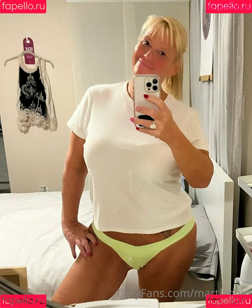 Bailey Buttner / Karen Buttner / Karen Pennington / Karensgalaxy / Martiangirl / Martiangirl1 / karen.buttner Onlyfans Photo Gallery 