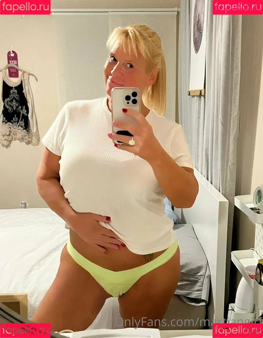 Bailey Buttner / Karen Buttner / Karen Pennington / Karensgalaxy / Martiangirl / Martiangirl1 / karen.buttner Onlyfans Photo Gallery 