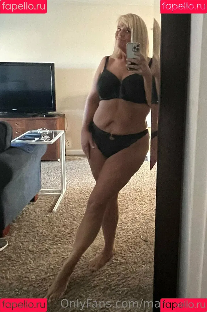 Bailey Buttner / Karen Buttner / Karen Pennington / Karensgalaxy / Martiangirl / Martiangirl1 / karen.buttner Onlyfans Photo Gallery 