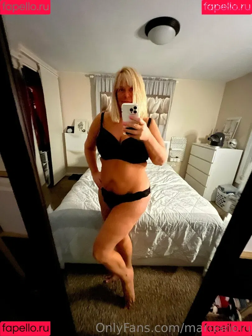 Bailey Buttner / Karen Buttner / Karen Pennington / Karensgalaxy / Martiangirl / Martiangirl1 / karen.buttner Onlyfans Photo Gallery 