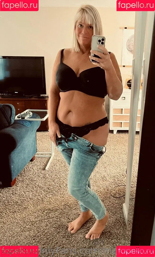 Bailey Buttner / Karen Buttner / Karen Pennington / Karensgalaxy / Martiangirl / Martiangirl1 / karen.buttner Onlyfans Photo Gallery 