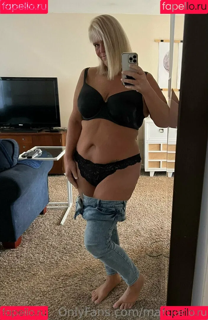 Bailey Buttner / Karen Buttner / Karen Pennington / Karensgalaxy / Martiangirl / Martiangirl1 / karen.buttner Onlyfans Photo Gallery 