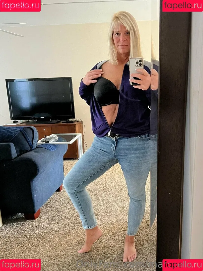 Bailey Buttner / Karen Buttner / Karen Pennington / Karensgalaxy / Martiangirl / Martiangirl1 / karen.buttner Onlyfans Photo Gallery 