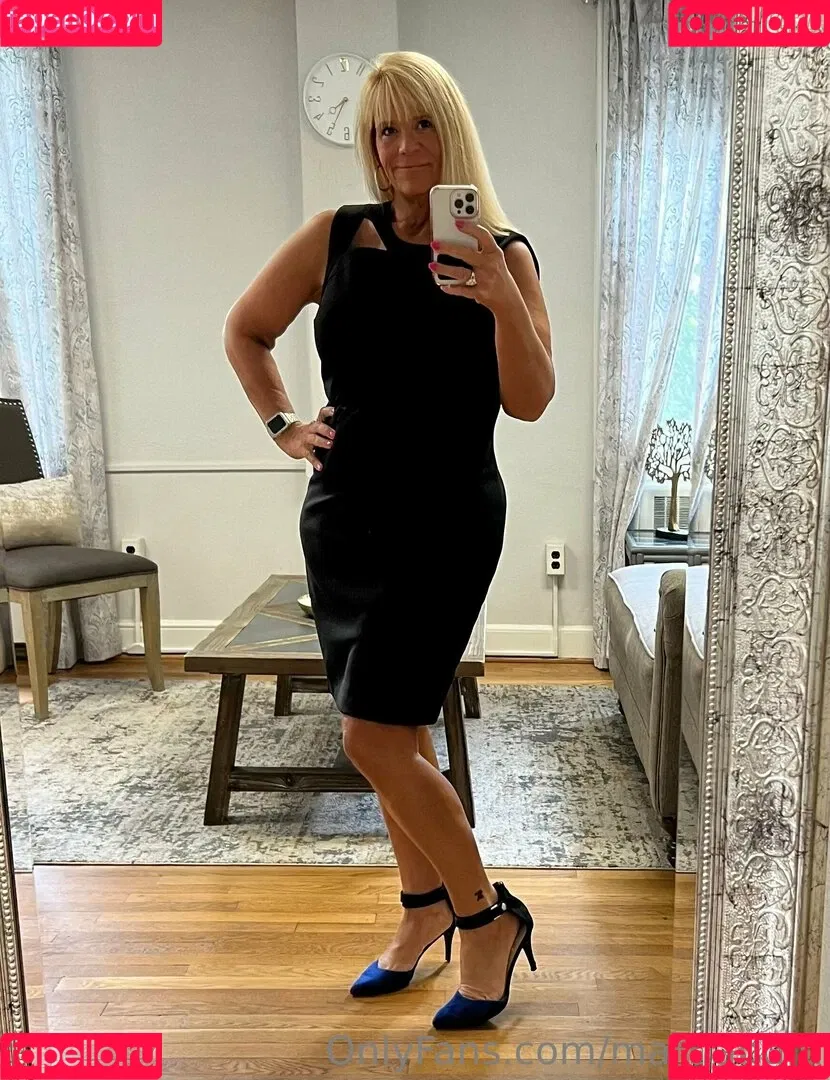 Bailey Buttner / Karen Buttner / Karen Pennington / Karensgalaxy / Martiangirl / Martiangirl1 / karen.buttner Onlyfans Photo Gallery 