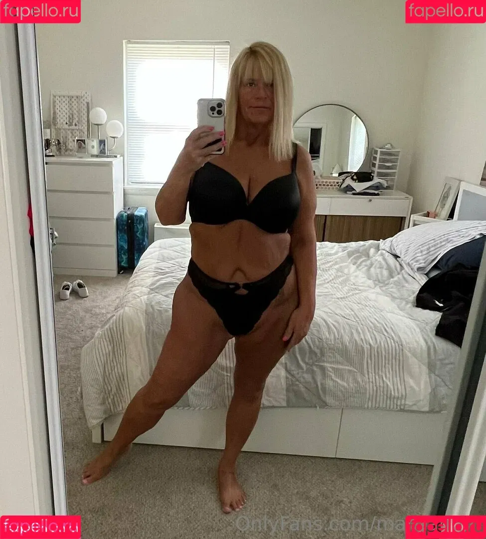 Bailey Buttner / Karen Buttner / Karen Pennington / Karensgalaxy / Martiangirl / Martiangirl1 / karen.buttner Onlyfans Photo Gallery 