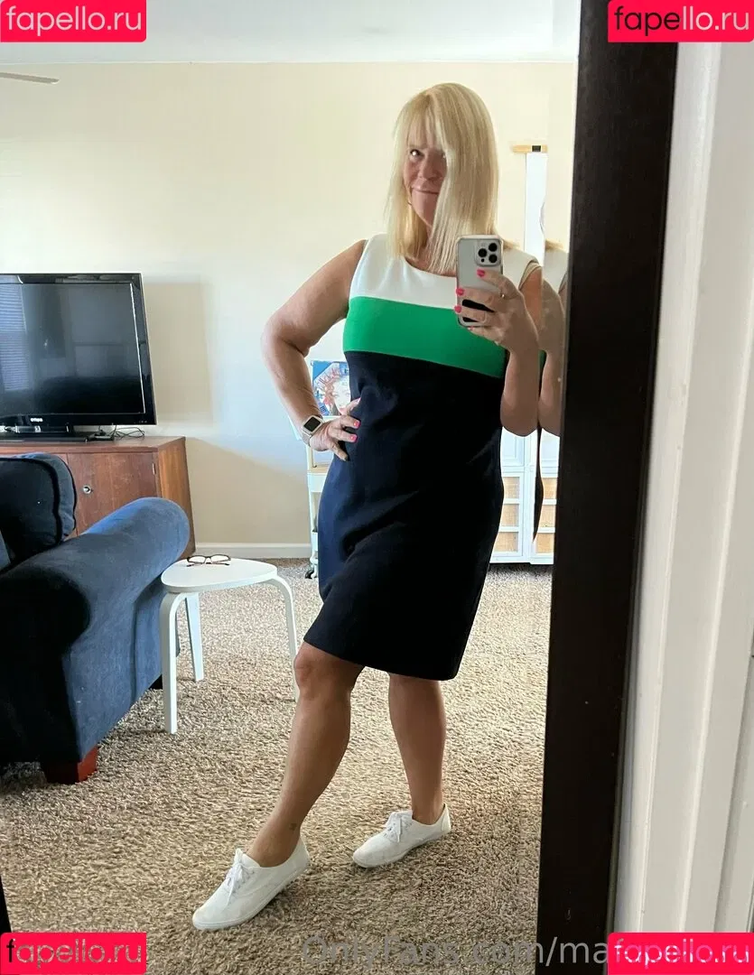 Bailey Buttner / Karen Buttner / Karen Pennington / Karensgalaxy / Martiangirl / Martiangirl1 / karen.buttner Onlyfans Photo Gallery 
