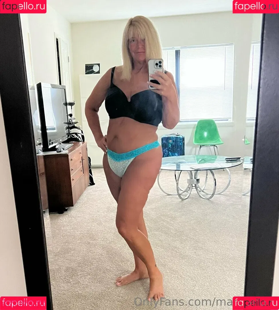 Bailey Buttner / Karen Buttner / Karen Pennington / Karensgalaxy / Martiangirl / Martiangirl1 / karen.buttner Onlyfans Photo Gallery 